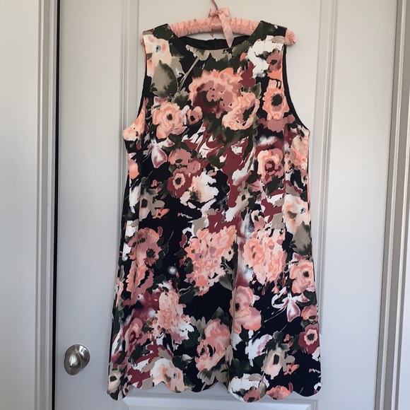 Floral Printed Shift Dress - Picture 2 of 13